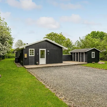 Three-bedroom In Hébergement de vacances *