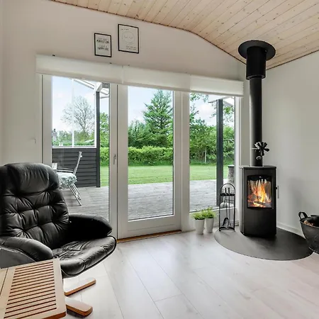 Prázdninový dům Three-bedroom In *