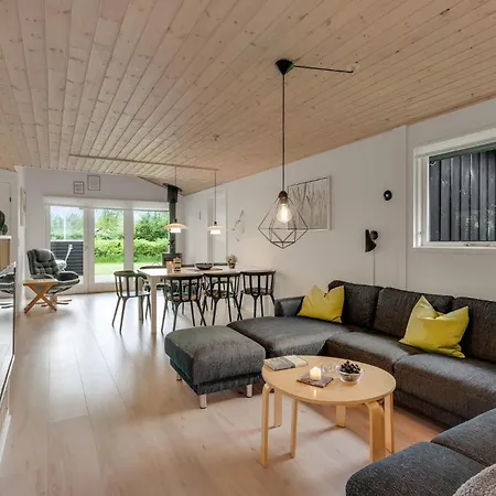 Vakantiehuis Three-bedroom In *