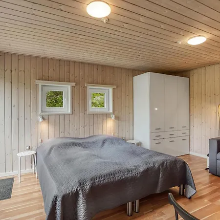 Three-bedroom In Hébergement de vacances Hemmet